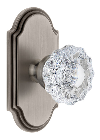 Grandeur Arc Plate with Versailles Crystal Knob