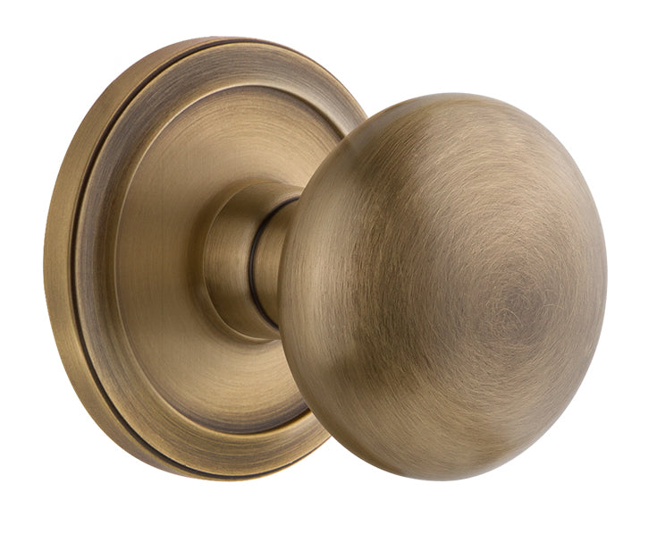 Grandeur Circulaire Rosette with Fifth Avenue Knob