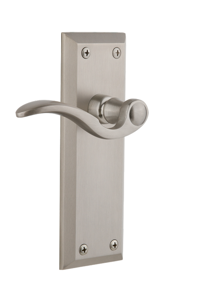 Grandeur Fifth Avenue Plate with Bellagio Lever in Satin Nickel