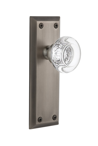 Grandeur Fifth Avenue Plate with Bordeaux Knob