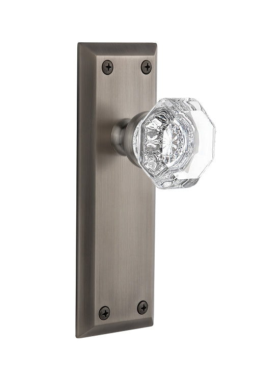 Grandeur Fifth Avenue Plate with Chambord Knob Antique Pewter