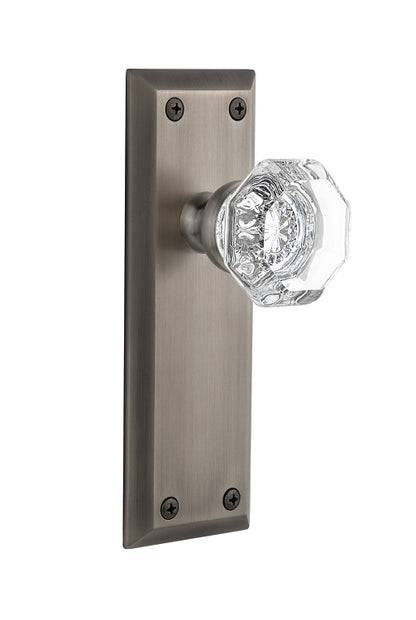 Grandeur Fifth Avenue Plate with Chambord Knob Antique Pewter