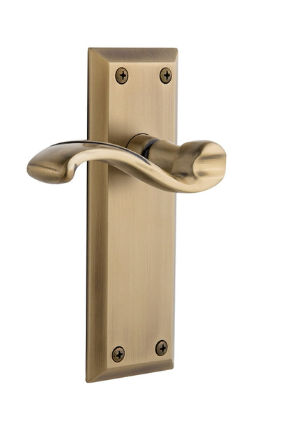 Grandeur Fifth Avenue Plate with Bellagio Lever in Vintage Brass