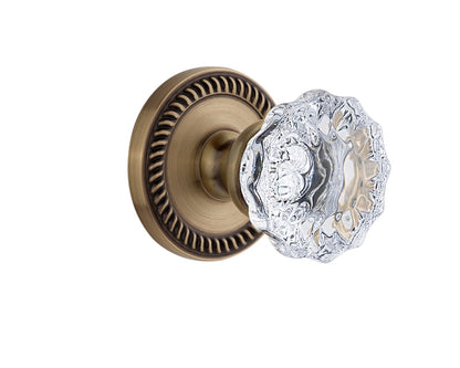 Grandeur Newport Rosette with Fontainebleau Knob Vintage Brass