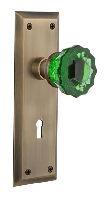 Nostalgic Warehouse New York Plate with Emerald Crystal Knob