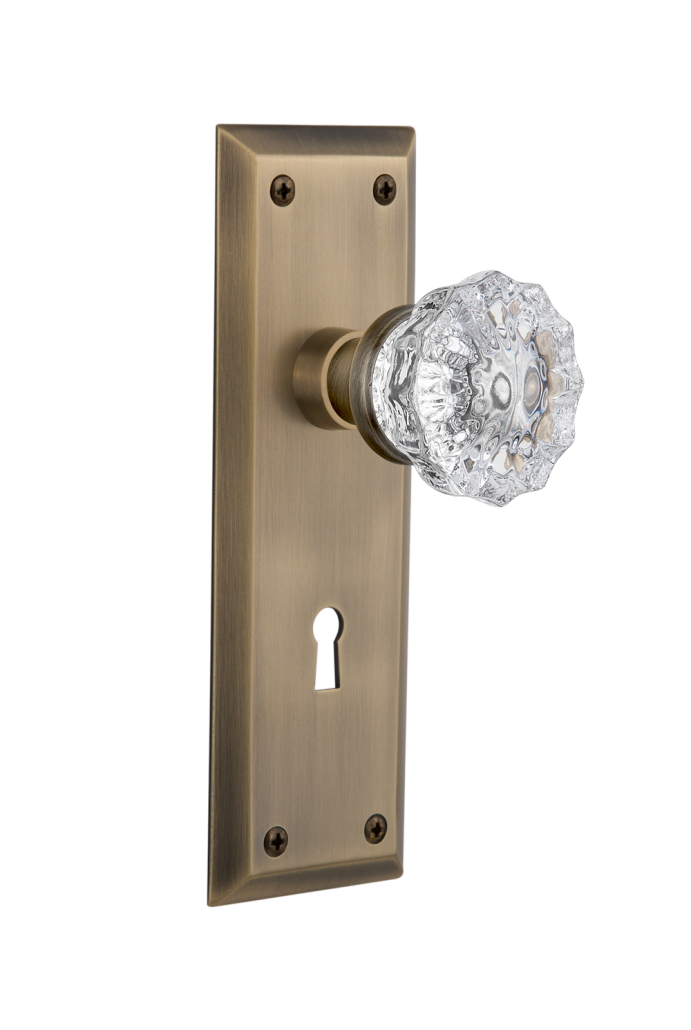 Nostalgic Warehouse New York Plate with Crystal Knob