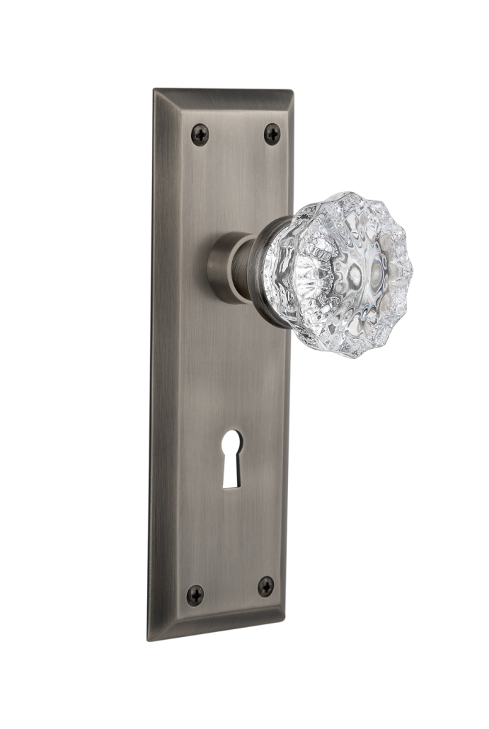 Nostalgic Warehouse New York Plate with Crystal Knob