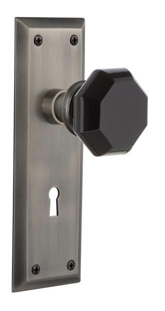 Nostalgic Warehouse New York Plate with Black Waldorf Knob