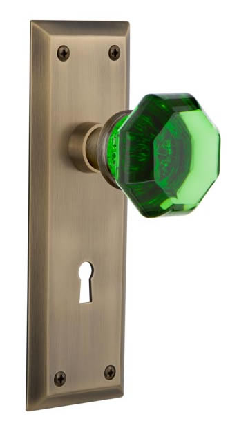 Nostalgic Warehouse New York Plate with Emerald Waldorf Knob