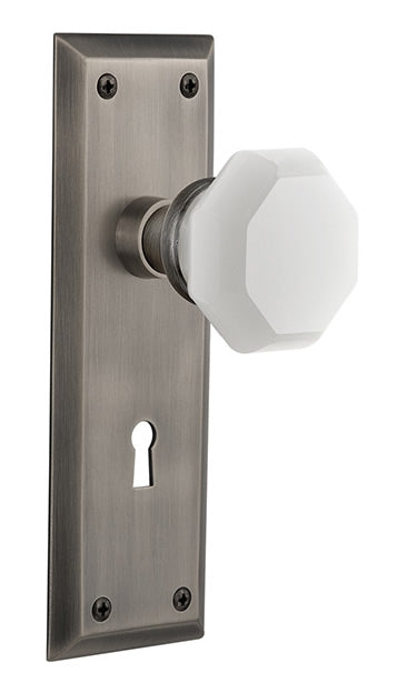 Nostalgic Warehouse New York Plate with White Waldorf Knob