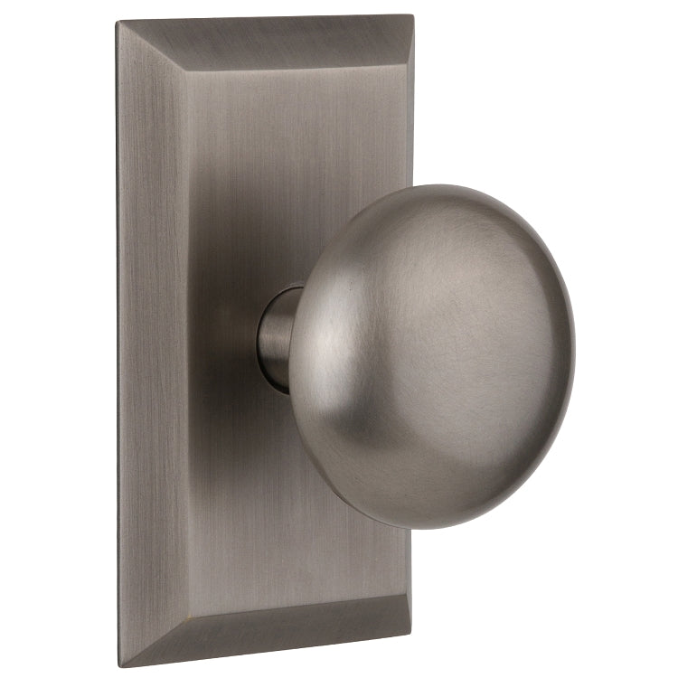 Nostalgic Warehouse New York Knob with Studio Plate - Antique pewter