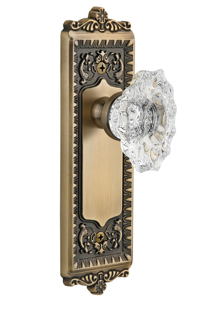 Grandeur Windsor Plate with Biarritz Knob