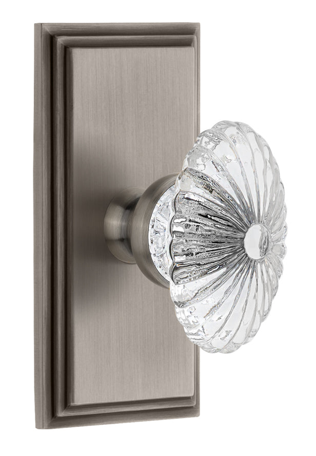 Grandeur Carre Plate with Burgundy Knob