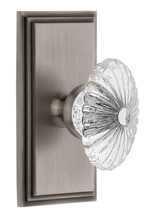 Grandeur Carre Plate with Burgundy Knob