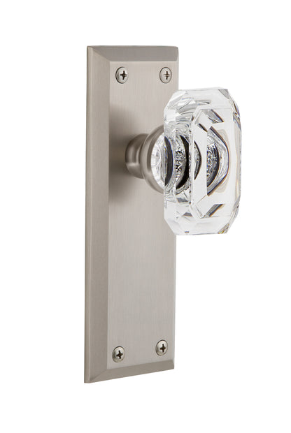 Grandeur Fifth Avenue Plate with Baguette Clear Knob