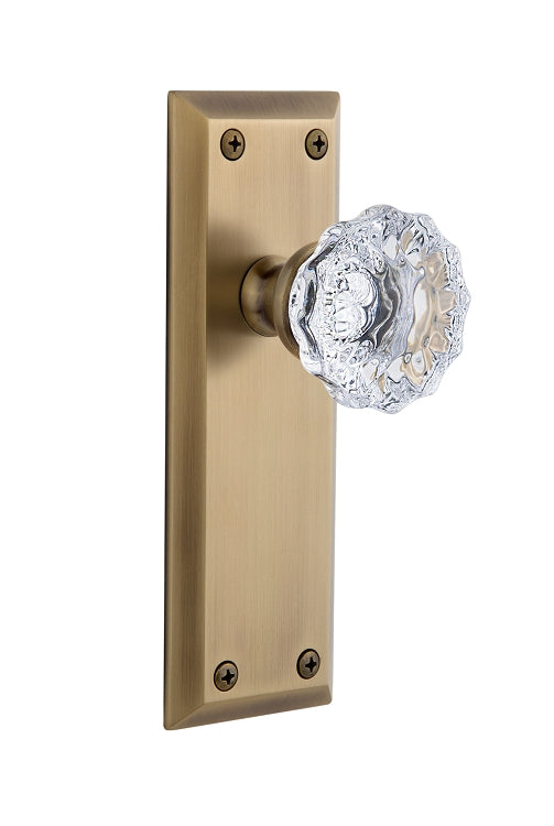 Grandeur Fifth Avenue Plate with Fontainebleau Knob