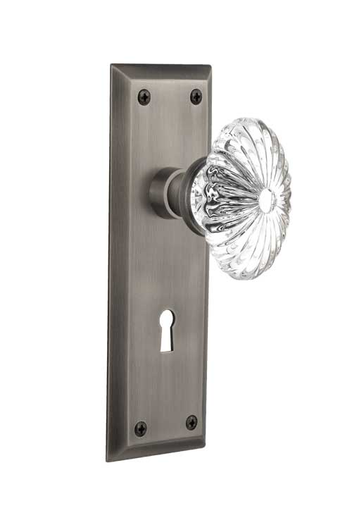 Nostalgic Warehouse New York Plate with Oval Fluted Crystal Knob