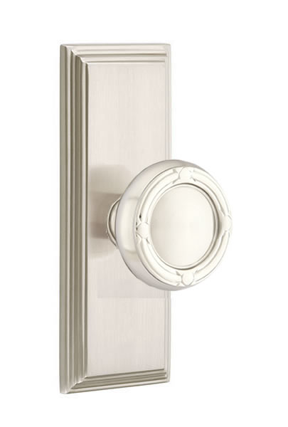 Emtek Ribbon and Reed Knob with Wilshire Sideplate