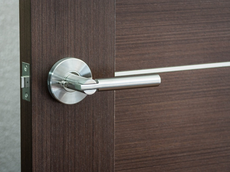 Nova Saturn Lever mounted on a door.